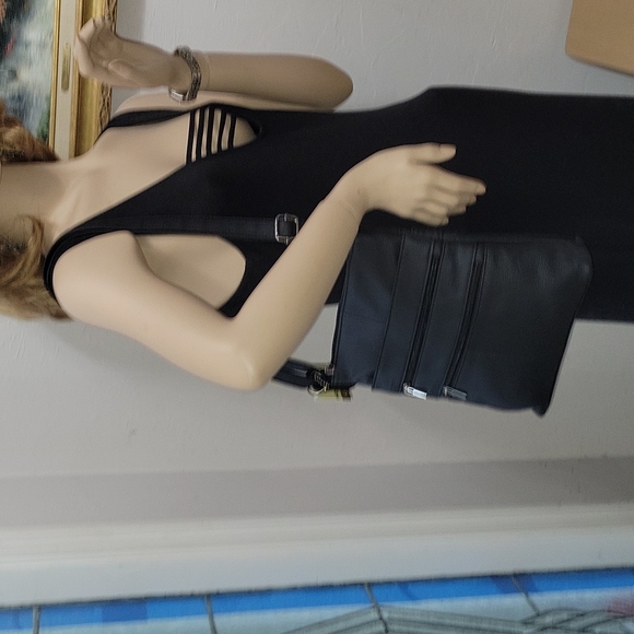 NEW, Black leather large crossbody purse. Lots of room. - Picture 9 of 10